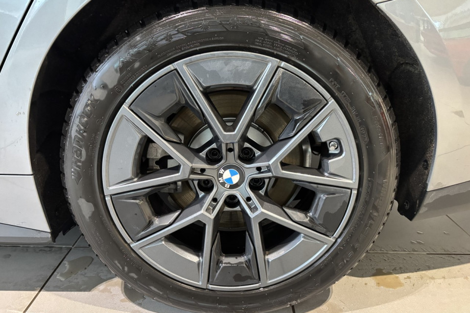 2025 BMW i4 - Image 4