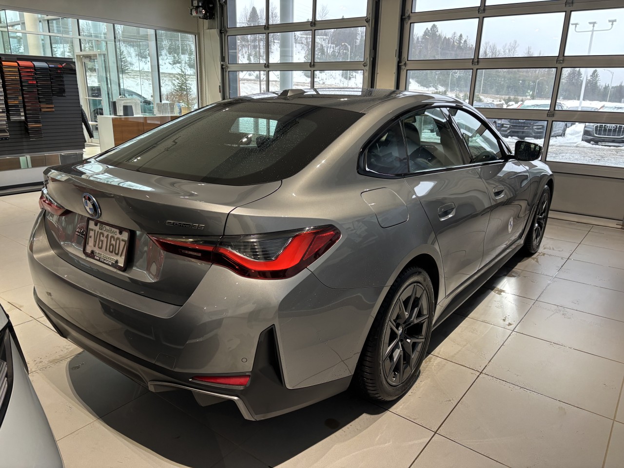 2025 BMW i4 - Image 8