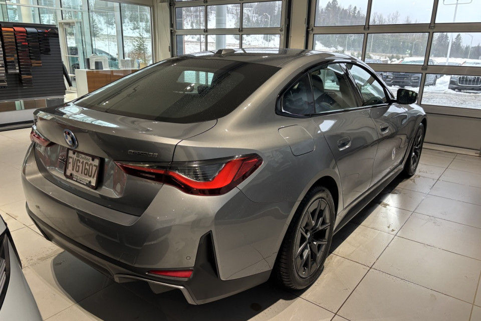 2025 BMW i4 - Image 8