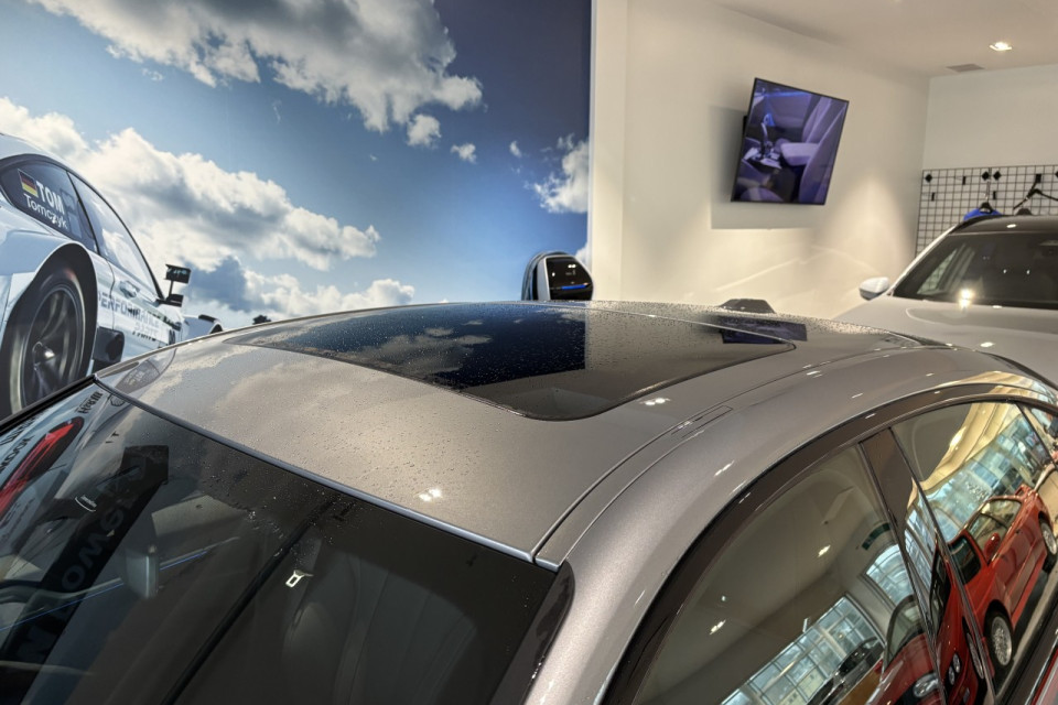 2025 BMW i4 - Image 9