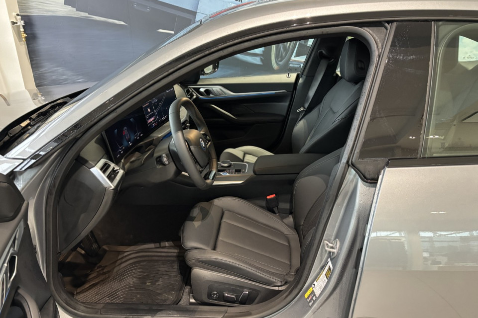 2025 BMW i4 - Image 10