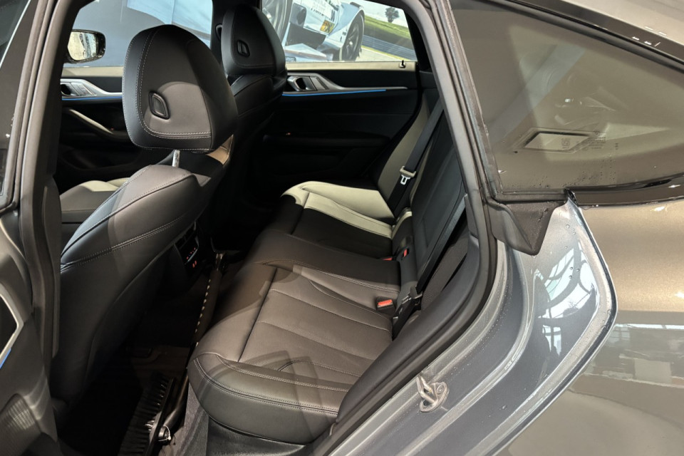 2025 BMW i4 - Image 11