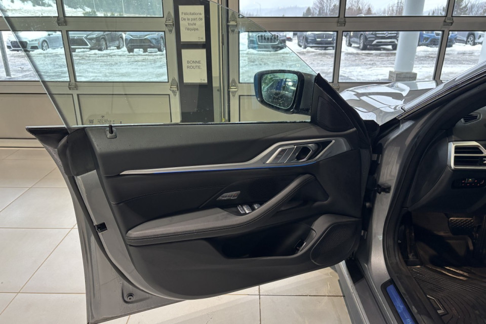 2025 BMW i4 - Image 13