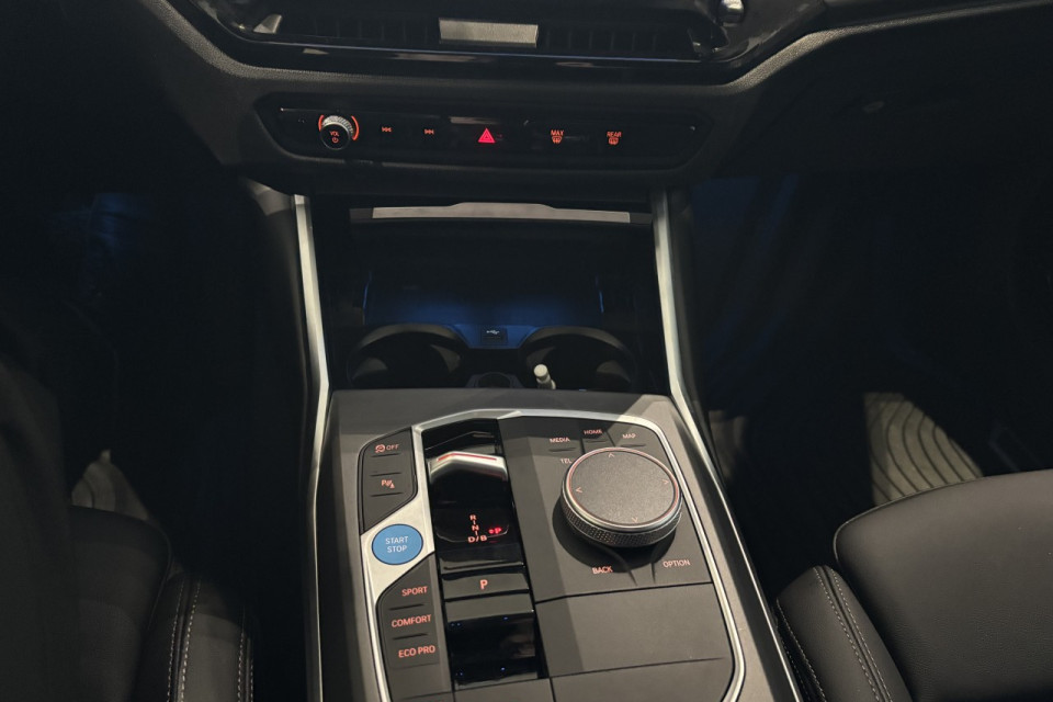 2025 BMW i4 - Image 15