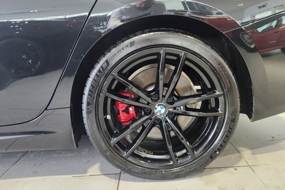 2024 BMW 3 Series - Image 4