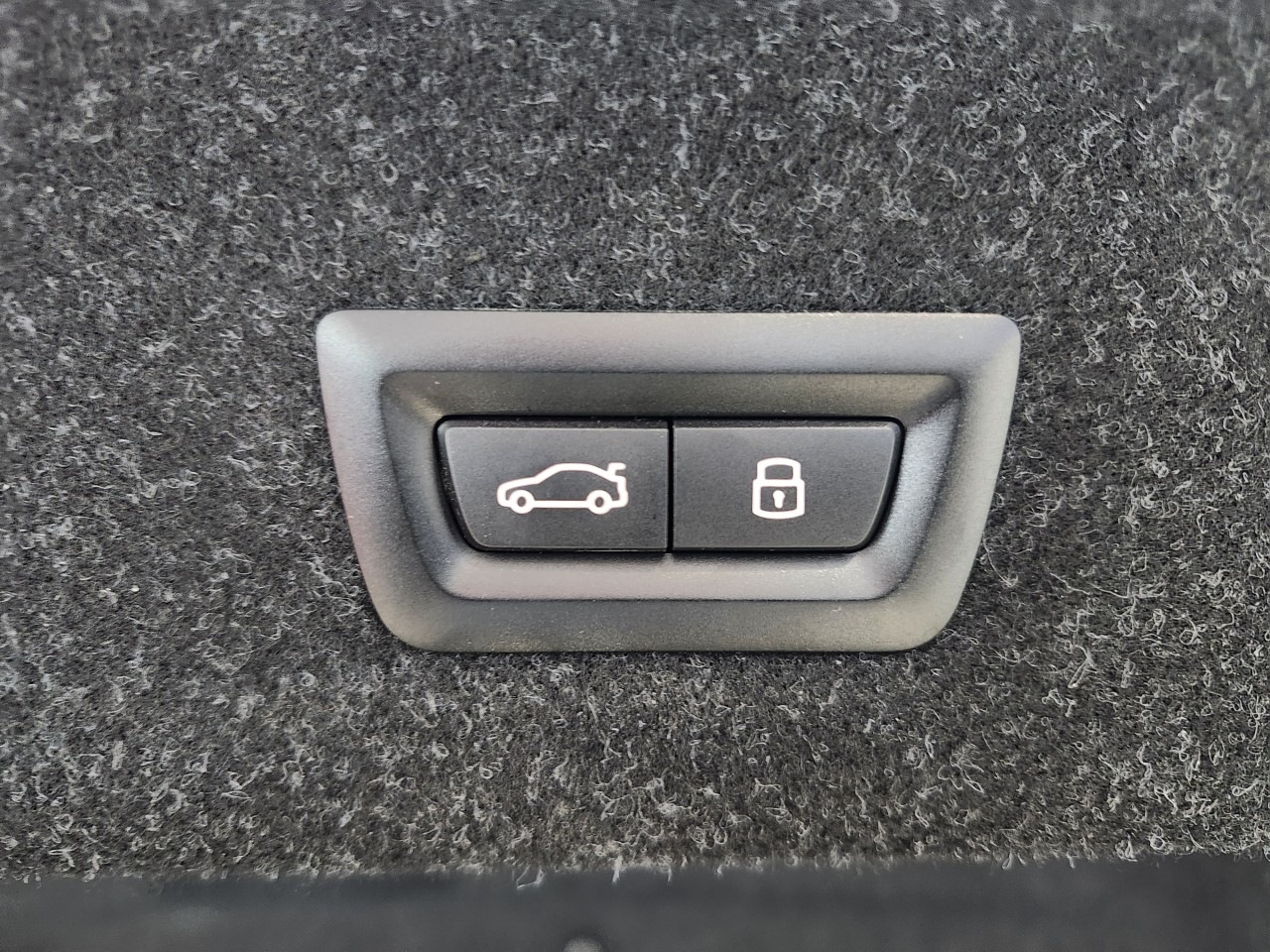 2024 BMW 3 Series - Image 7