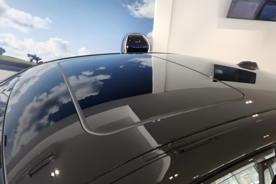 2024 BMW 3 Series - Image 11