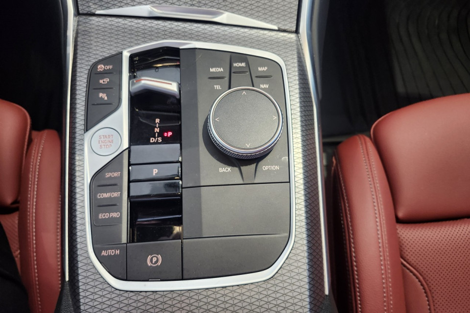 2024 BMW 3 Series - Image 20