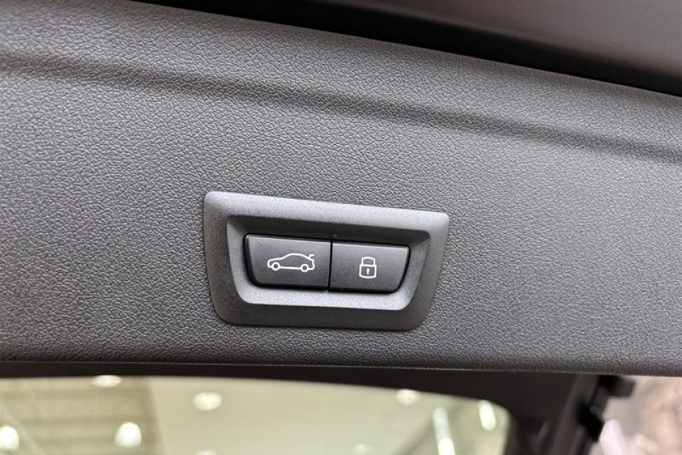 2026 BMW X6 - Image 18