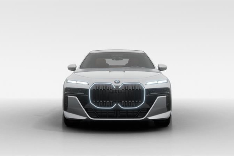 2026 BMW 760I - Image 2