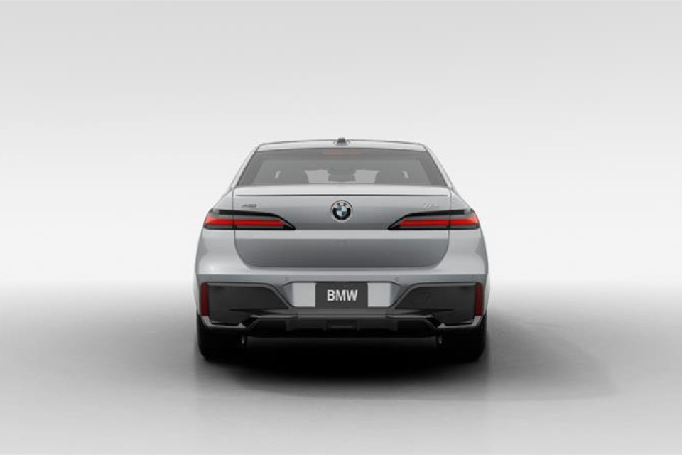 2026 BMW 760I - Image 3