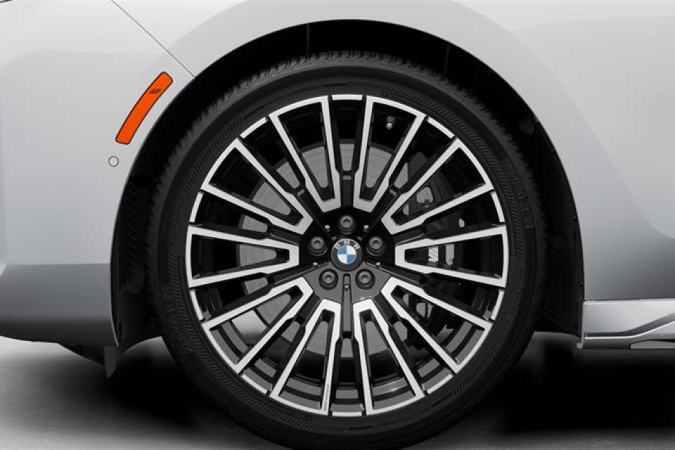 2026 BMW 760I - Image 8