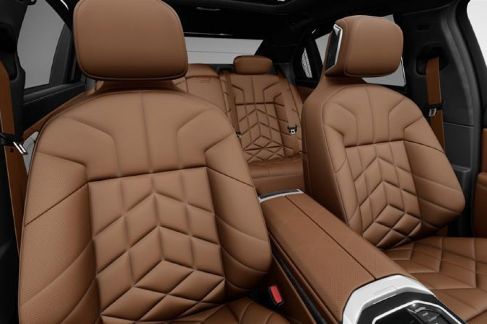 2026 BMW 760I - Image 13