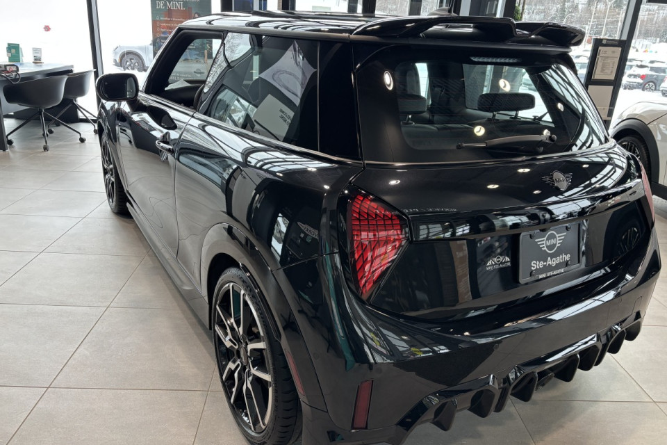 2025 MINI John Cooper Works - Image 4