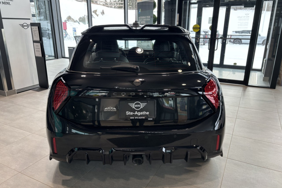 2025 MINI John Cooper Works - Image 5