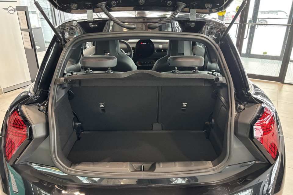 2025 MINI John Cooper Works - Image 6