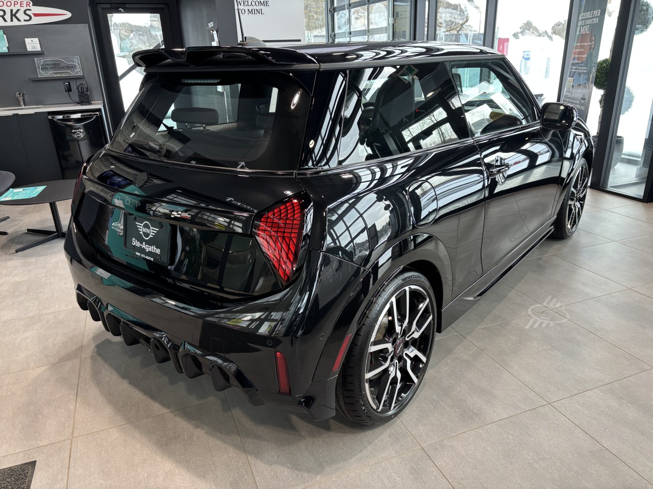 2025 MINI John Cooper Works - Image 7