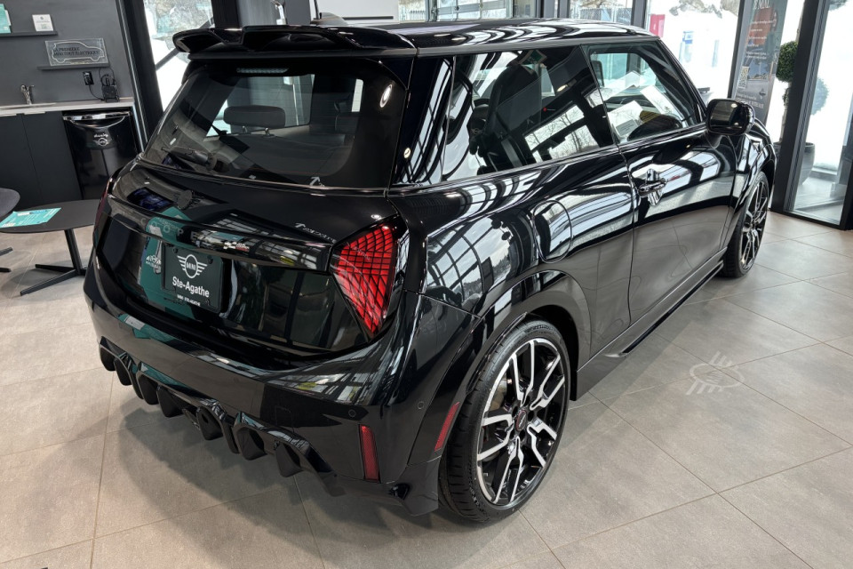 2025 MINI John Cooper Works - Image 7