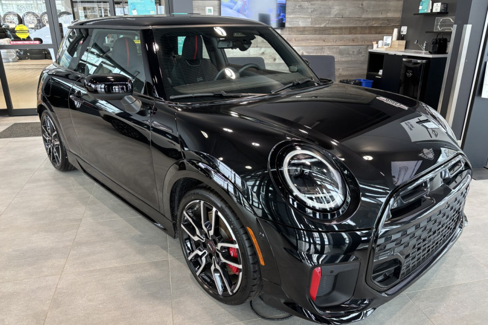 2025 MINI John Cooper Works - Image 8