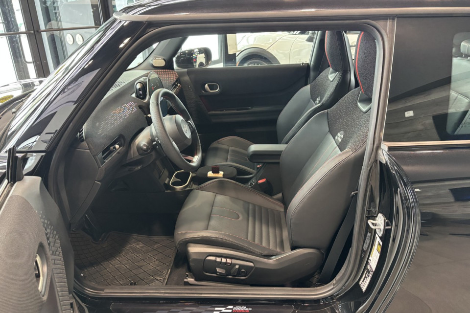 2025 MINI John Cooper Works - Image 10