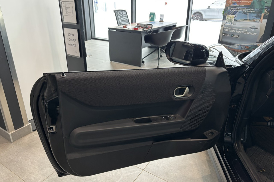 2025 MINI John Cooper Works - Image 13