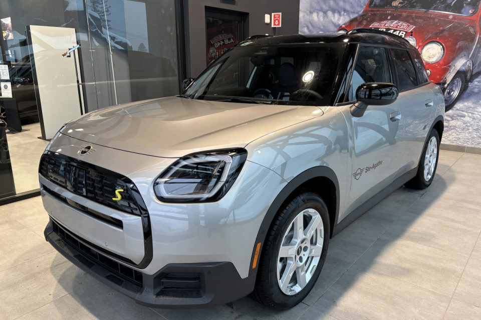2025 MINI Countryman - Image 1