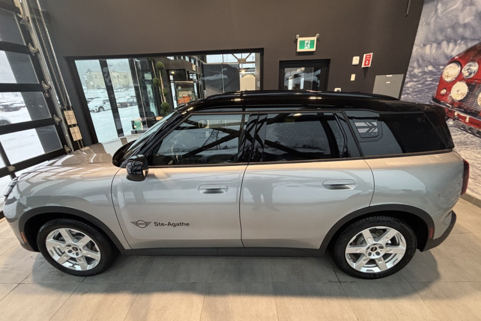 2025 MINI Countryman - Image 2