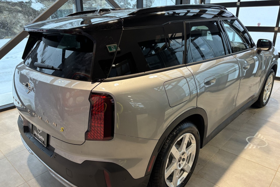 2025 MINI Countryman - Image 8