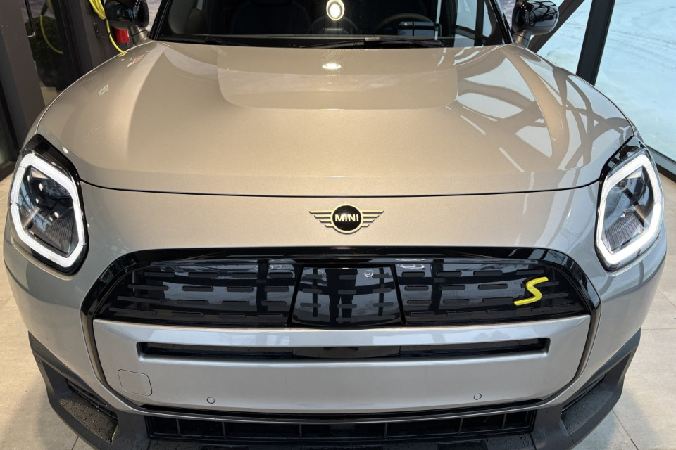 2025 MINI Countryman - Image 10