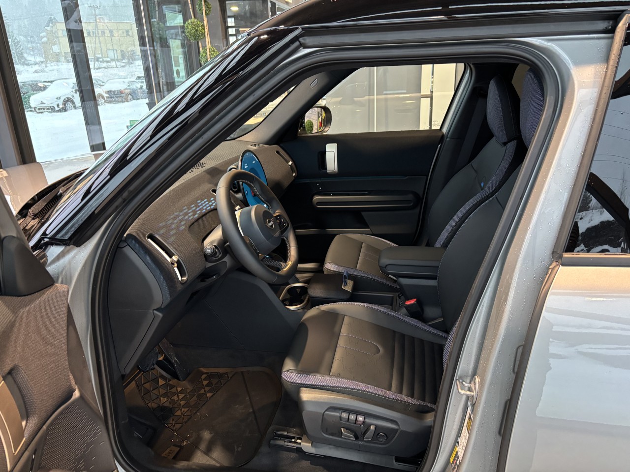 2025 MINI Countryman - Image 11