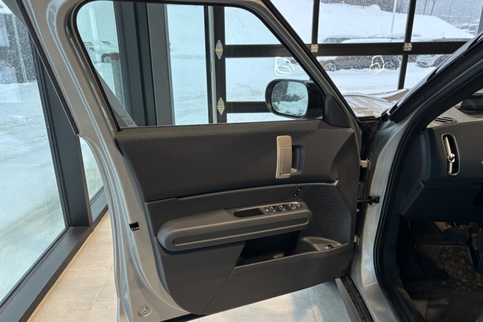 2025 MINI Countryman - Image 12