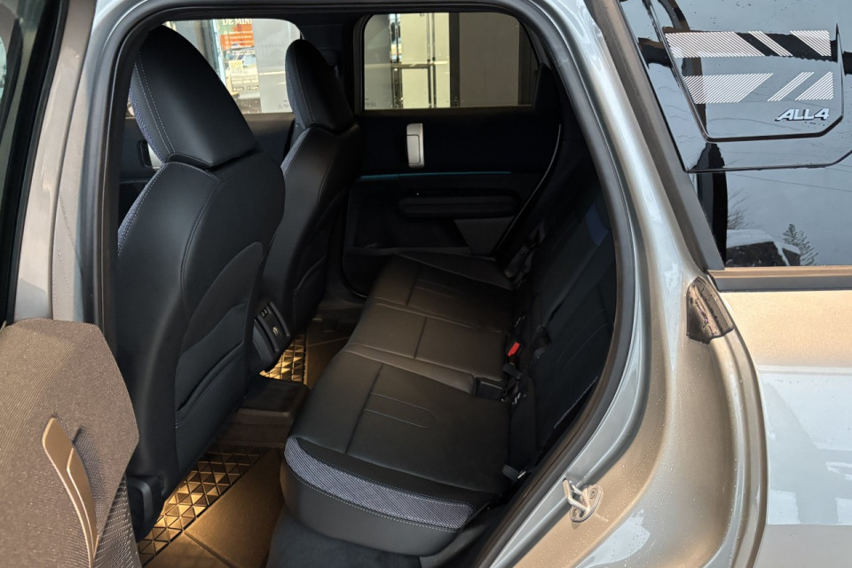 2025 MINI Countryman - Image 13