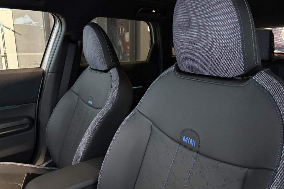 2025 MINI Countryman - Image 14