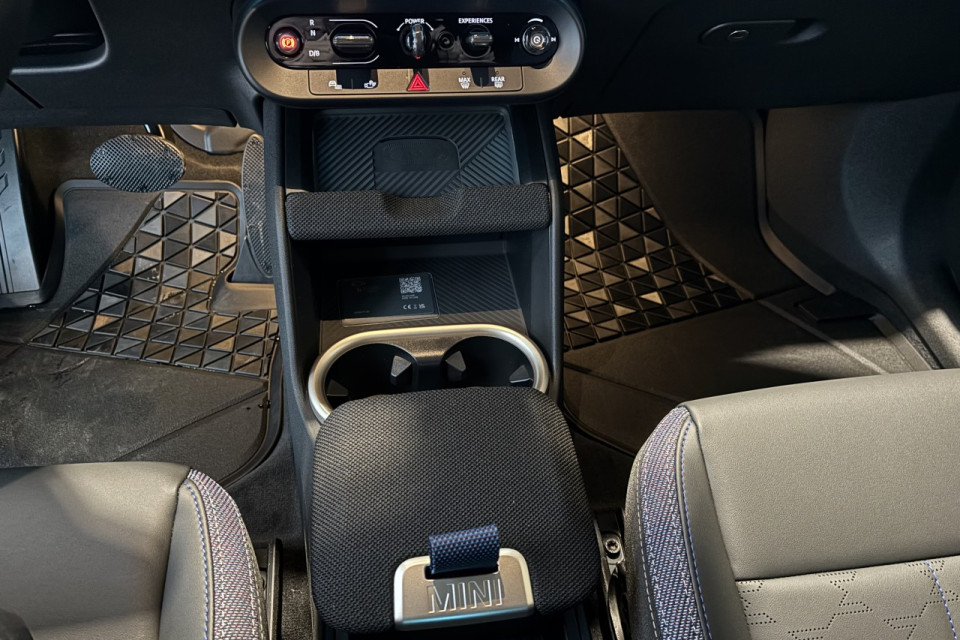 2025 MINI Countryman - Image 15