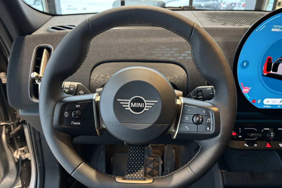 2025 MINI Countryman - Image 16