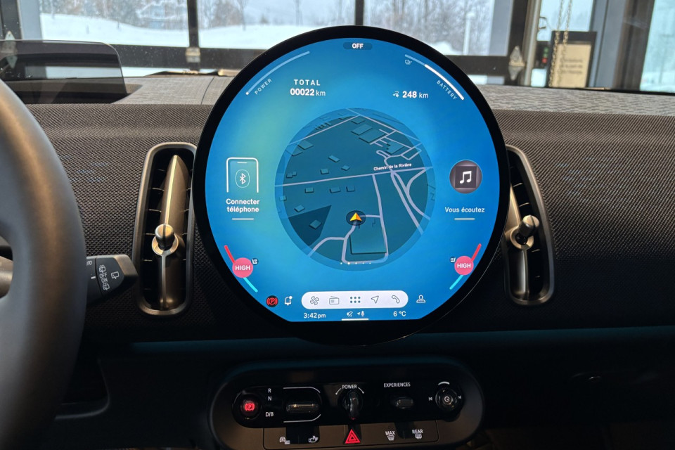 2025 MINI Countryman - Image 17