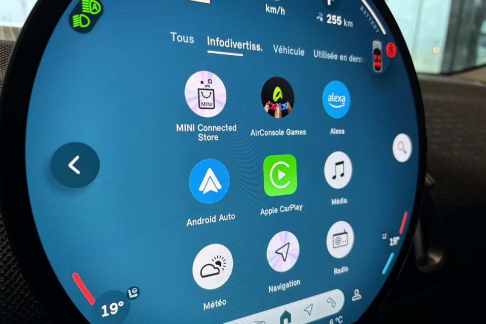 2025 MINI Countryman - Image 19