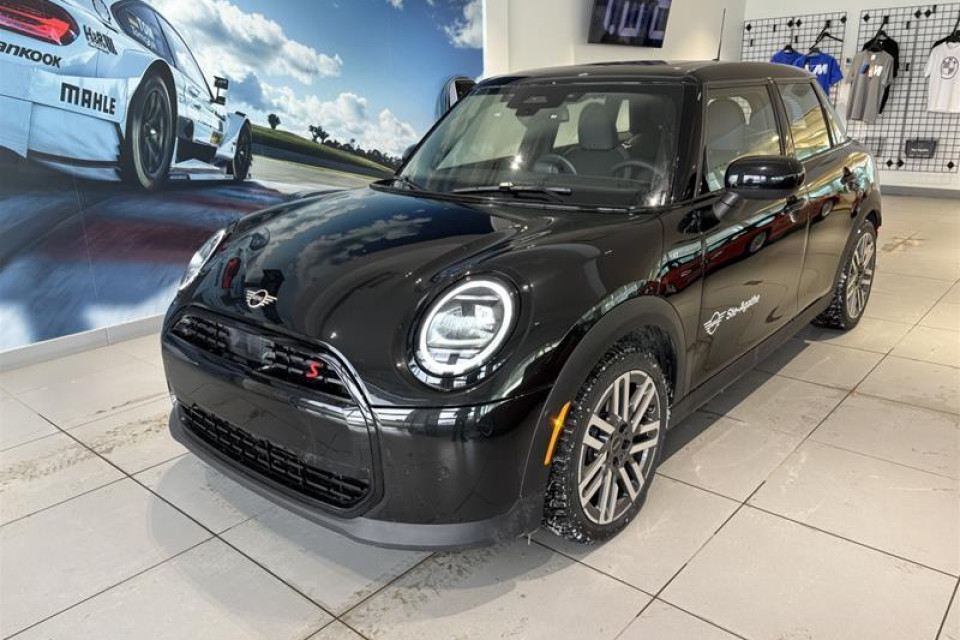 2026 MINI 5 Door - Image 1