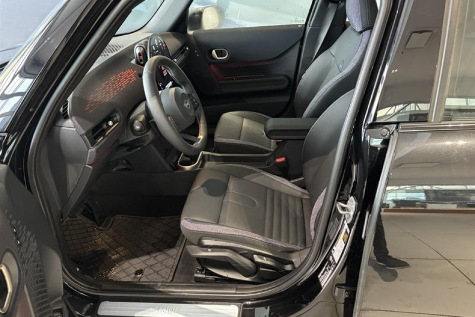 2026 MINI 5 Door - Image 10