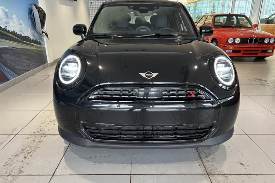 2026 MINI 5 Door - Image 11