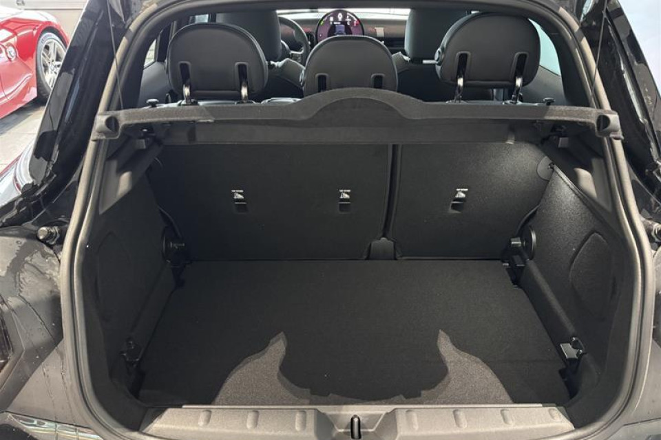 2026 MINI 5 Door - Image 12