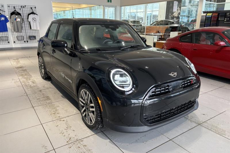 2026 MINI 5 Door - Image 14