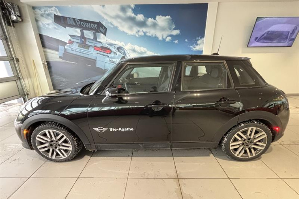 2026 MINI 5 Door - Image 16