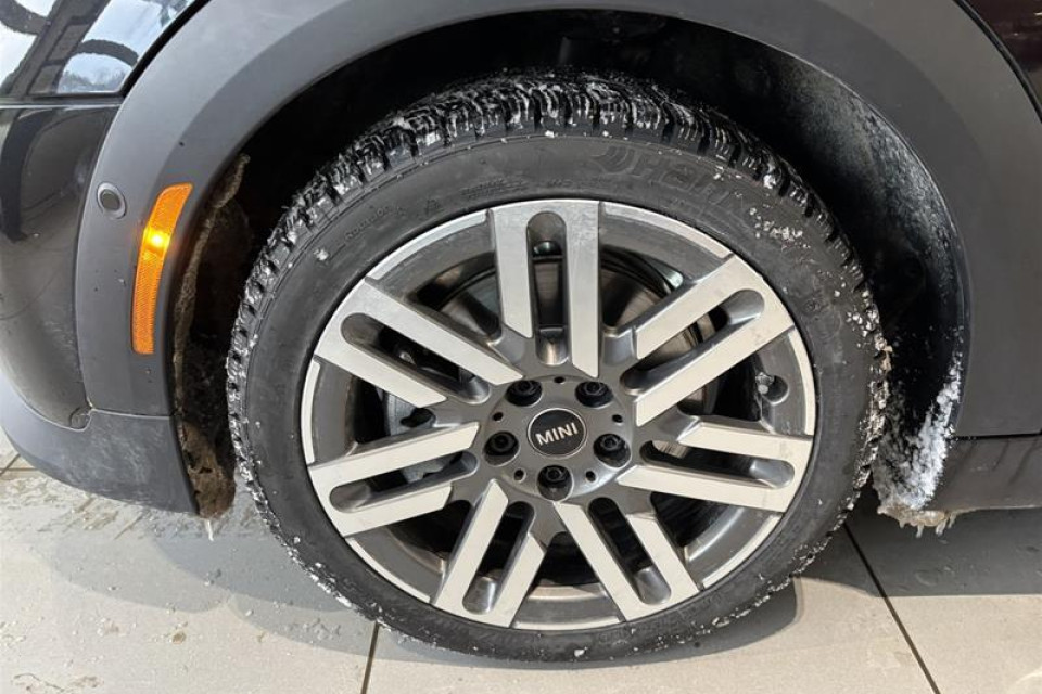 2026 MINI 5 Door - Image 17