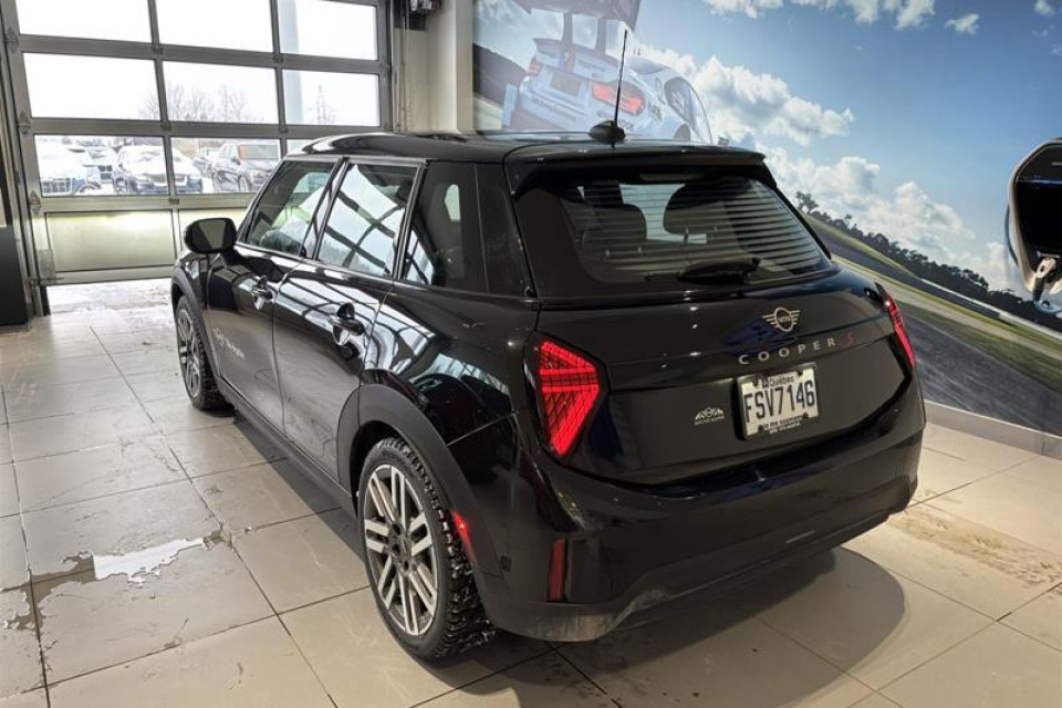 2026 MINI 5 Door - Image 18