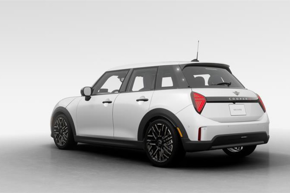 2026 MINI 5 Door - Image 2