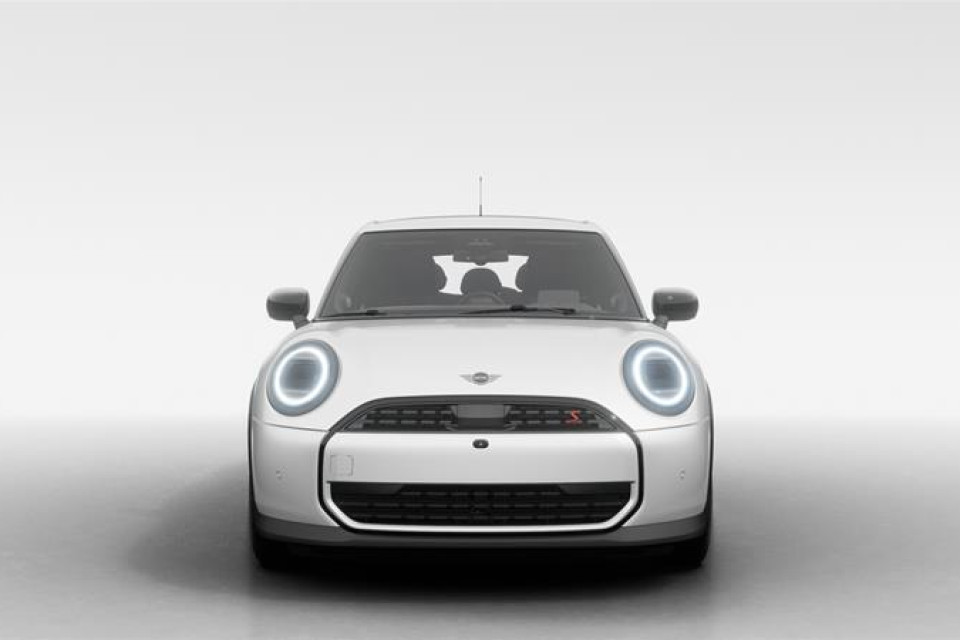 2026 MINI 5 Door - Image 3