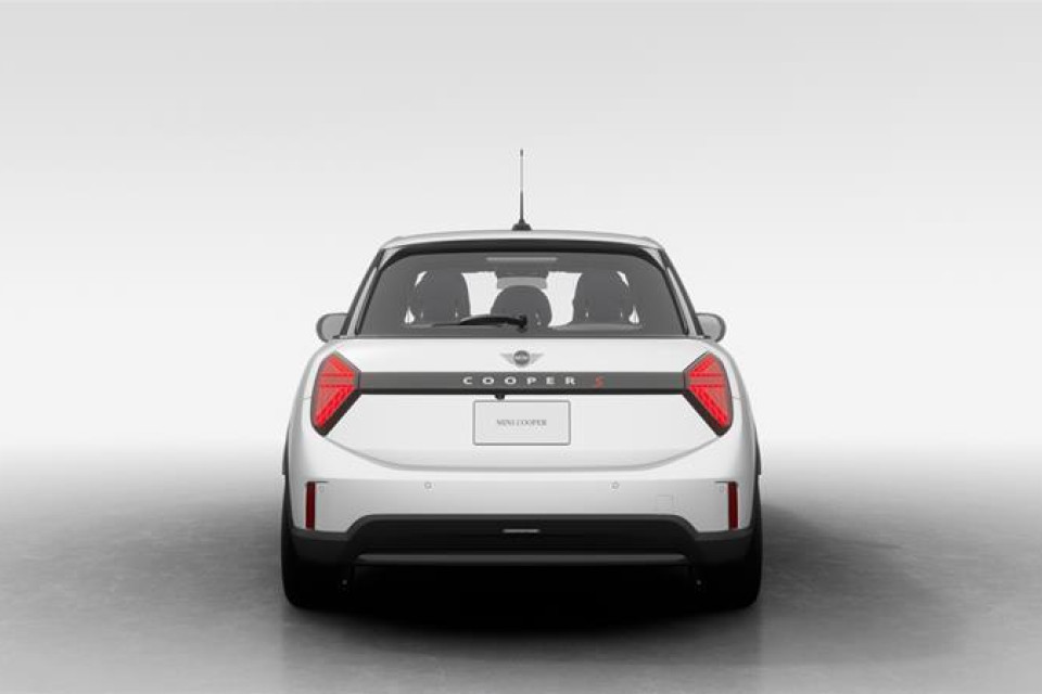 2026 MINI 5 Door - Image 4