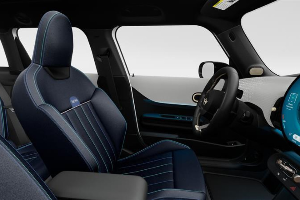 2026 MINI 5 Door - Image 9