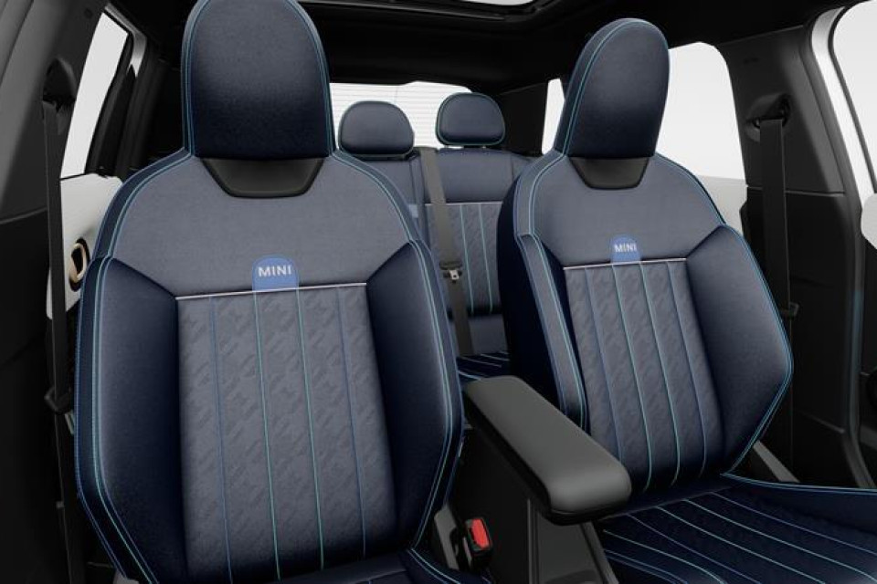 2026 MINI 5 Door - Image 12
